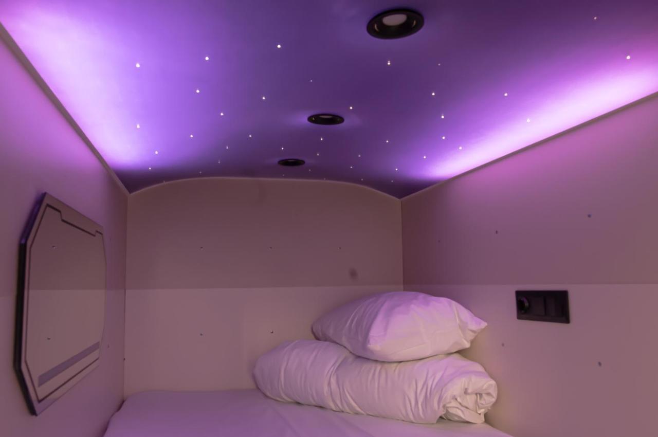 Av-2 Capsule Hotel Kiew Exterior foto