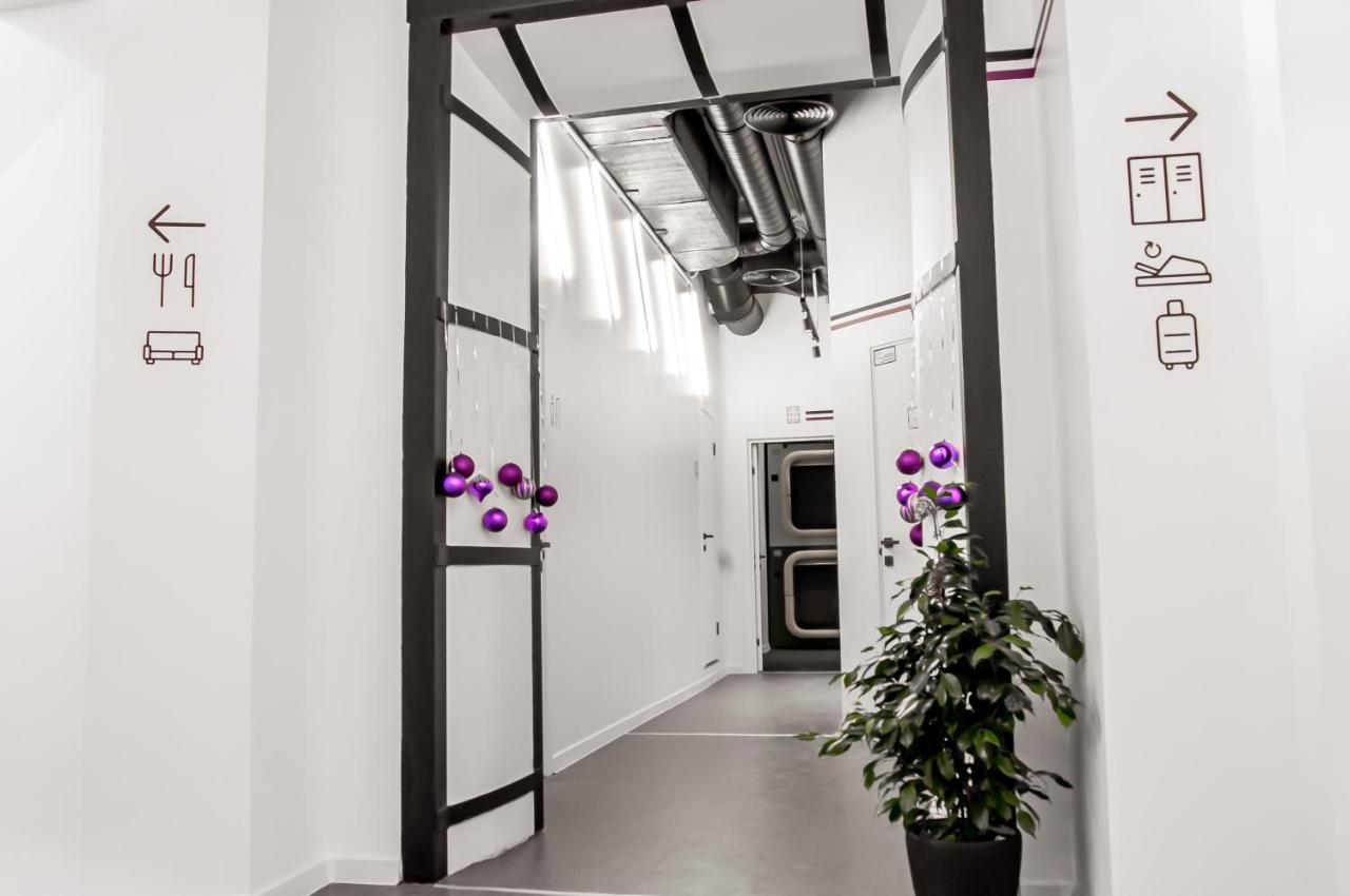 Av-2 Capsule Hotel Kiew Exterior foto