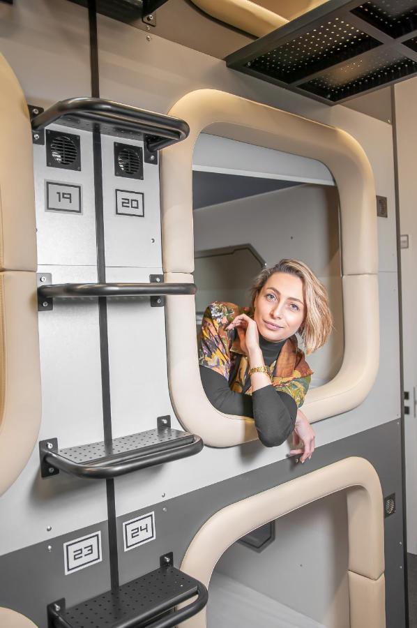 Av-2 Capsule Hotel Kiew Exterior foto